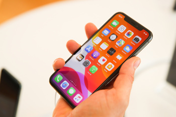 Apple iPhone 11, iPhone 11 Pro in Apple Watch