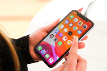 Apple iPhone 11, iPhone 11 Pro in Apple Watch