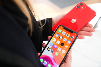 Apple iPhone 11, iPhone 11 Pro in Apple Watch