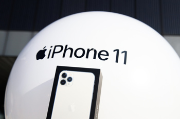 Apple iPhone 11, iPhone 11 Pro in Apple Watch