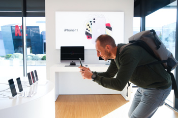 Apple iPhone 11, iPhone 11 Pro in Apple Watch