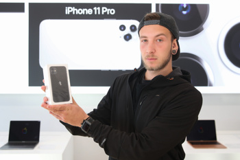 Apple iPhone 11, iPhone 11 Pro in Apple Watch