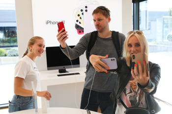 Apple iPhone 11, iPhone 11 Pro in Apple Watch