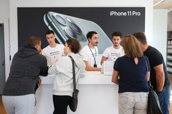 Apple iPhone 11, iPhone 11 Pro in Apple Watch