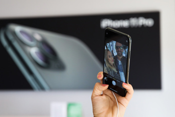 Apple iPhone 11, iPhone 11 Pro in Apple Watch