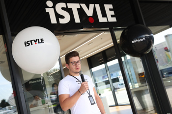 Apple iPhone 11, iPhone 11 Pro in Apple Watch