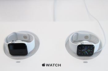 Apple iPhone 11, iPhone 11 Pro in Apple Watch