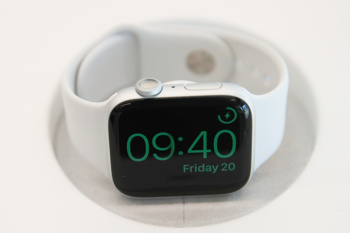 Apple iPhone 11, iPhone 11 Pro in Apple Watch