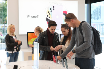 Apple iPhone 11, iPhone 11 Pro in Apple Watch