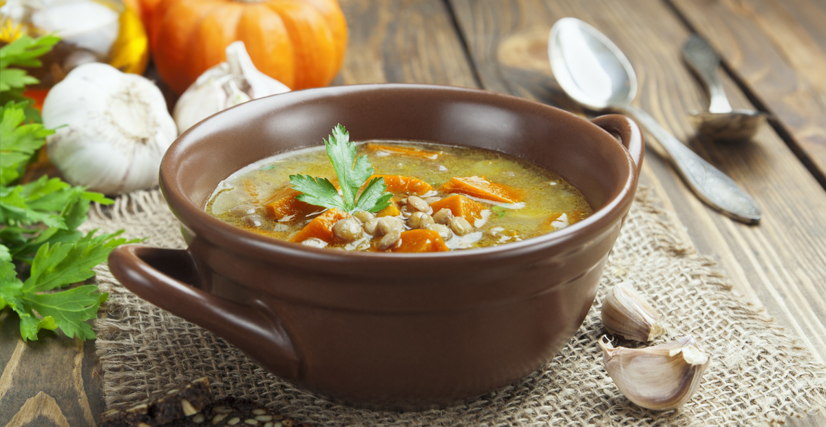 Lečina juha s špinačo in bučo