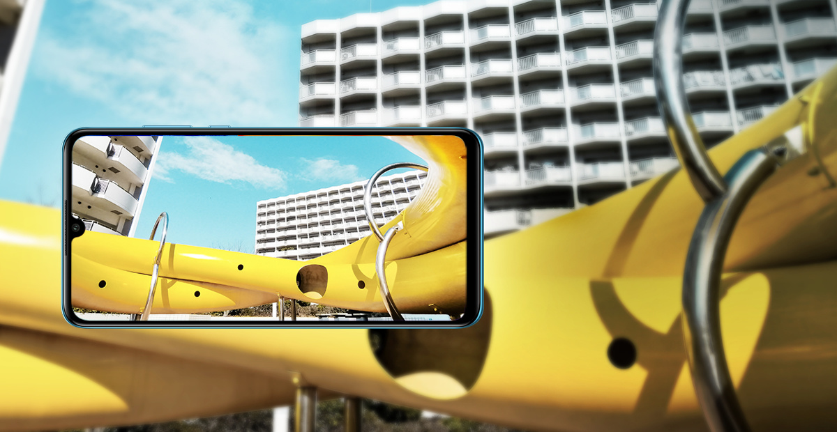 Pametni telefon Huawei P30 lite.