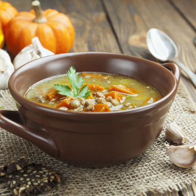 Lečina juha s špinačo in bučo