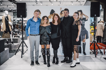 Dogodek so v družbi Nine Šušnjara odlično izpeljali predstavniki podjetja Intsersocks, voditelj Nejc Simšič in Lina Antolič, Luna TBWA.