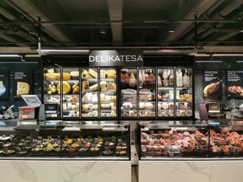 Maxi gourmet market.