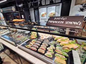 Maxi gourmet market.