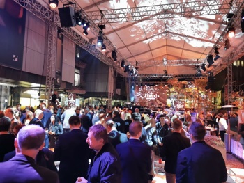 Maxi gourmet market.