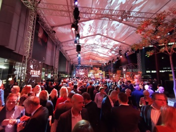 Maxi gourmet market.