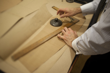 Britanska krojaška tradicija oblek po meri