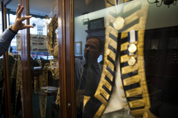 Britanska krojaška tradicija oblek po meri