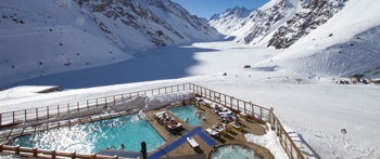 Bazen v Portillo hotelu, Chili. Foto: Pinterest