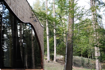 Forest glamping resort Blaguš. Foto: charmingslovenia.com