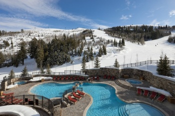 Bazen v hotelu St. Regis Deer Valley, Park City Foto: deervalley.com