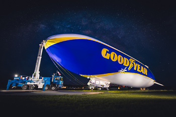 Goodyear Blimp se lahko med lebdenjem na mestu obrne okoli lastne osi ter vzleti ali pristane navpično.