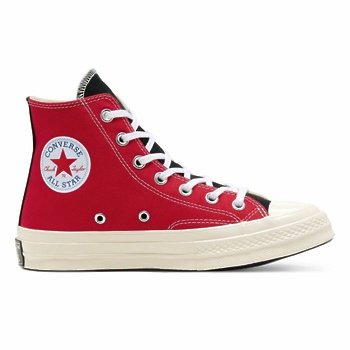 Converse CHUCK 70 - Chuck Taylor All Star so legendarni copati Converse, ki so še vedno »in«! Kreirani so bili leta 1917 kot originalen košarkarski čevelj. Po zaslugi košarkarja Chucka Taylorja so dosegli globalno slavo in priljubljenost. Cena: 94,99 evra.