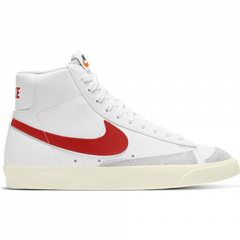  Vintage Nike Blazer Mid '77 imajo »old school« izgled in so popolna replika modela Blazer iz 70. let. Kot da bi jih leta skrivali v omari! Cena: 99,99 evra.