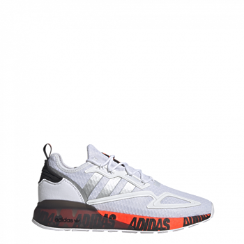 adidas ZX 2K BOOST - Pred več kot dvema desetletjema je družina ZX preoblikovala svojo silhueto. Tehnične podrobnosti in detajli so zdaj močno spremenjeni v futuristični videz družine ZX. Prava moderna osvežitev. Cena: 139,99 evra.