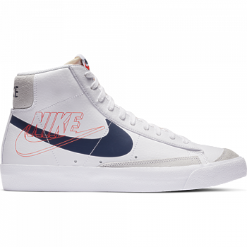 Nike BLAZER MID '77 - Vintage Nike Blazer Mid so kopija modela Blazer iz 70. let, ki je bil eden najbolj znanih košarkarskih čevljev, zdaj pa je nepogrešljiv v omari vsakega navdušenca stila vintage. Cena: 99,99 evra.