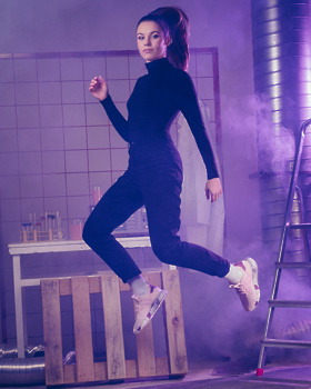 Fashionista Lili Žagar v nežno roza modelu adidas ZX 2K Pure.