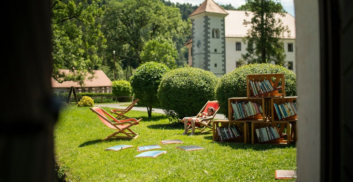 knjižnica pod krošnjami