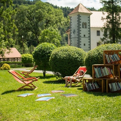 knjižnica pod krošnjami