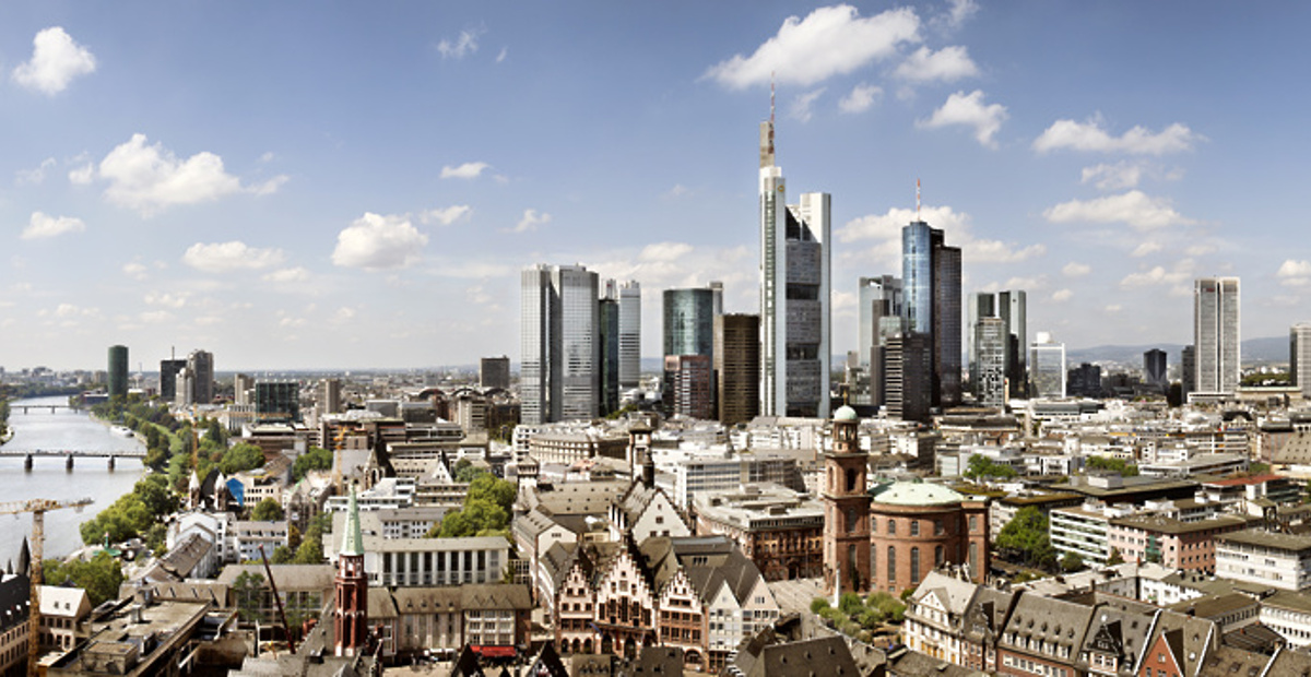 frankfurt-na-majni-panorama-mesta-s-pogledom-na-skyline-in-reko-majno-©-dzt-christoph-herdt