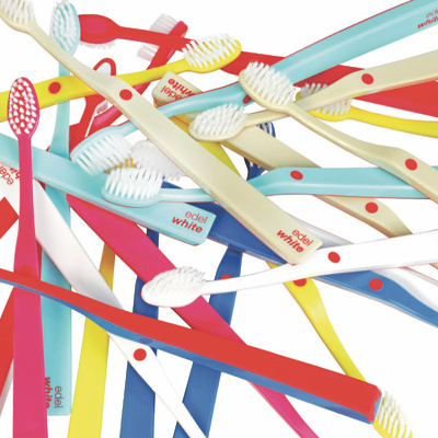 zobno-ščetko-edel-white-flosserbrush