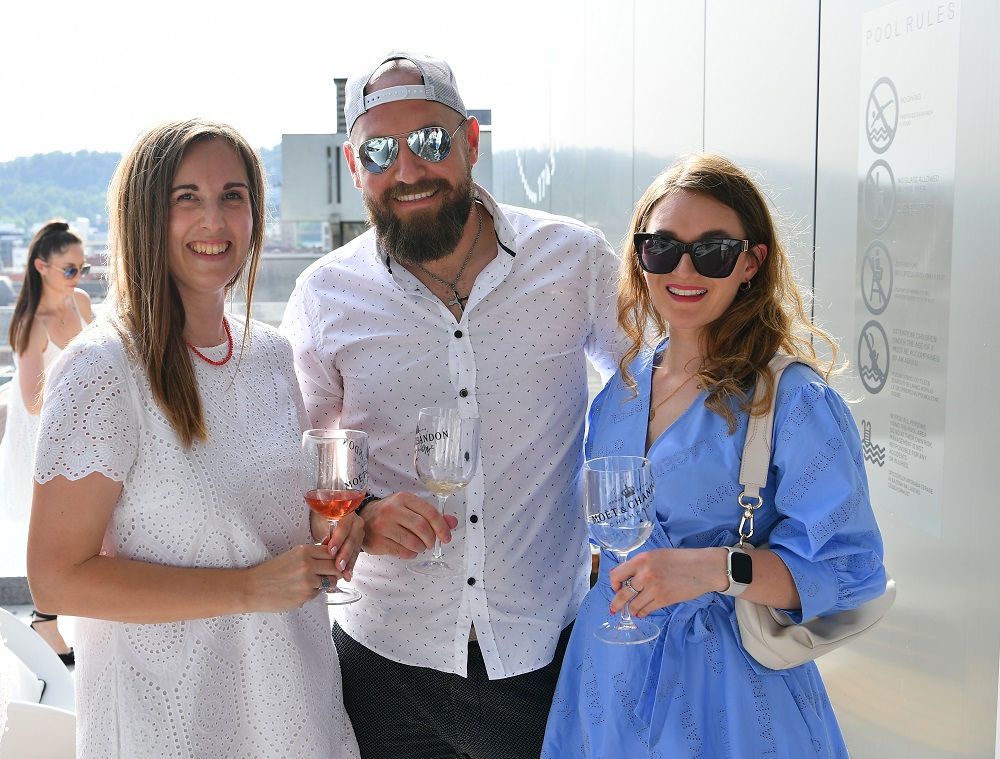 v poletje z zdravim in belim nasmehom104