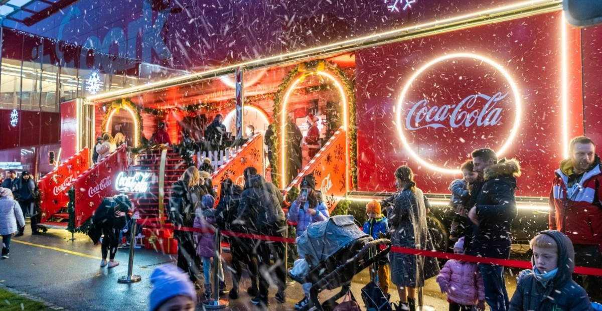 original-coca-cola-tovornjak-pred-cityparkom-v-ljubljani-foto-robert-krumpak