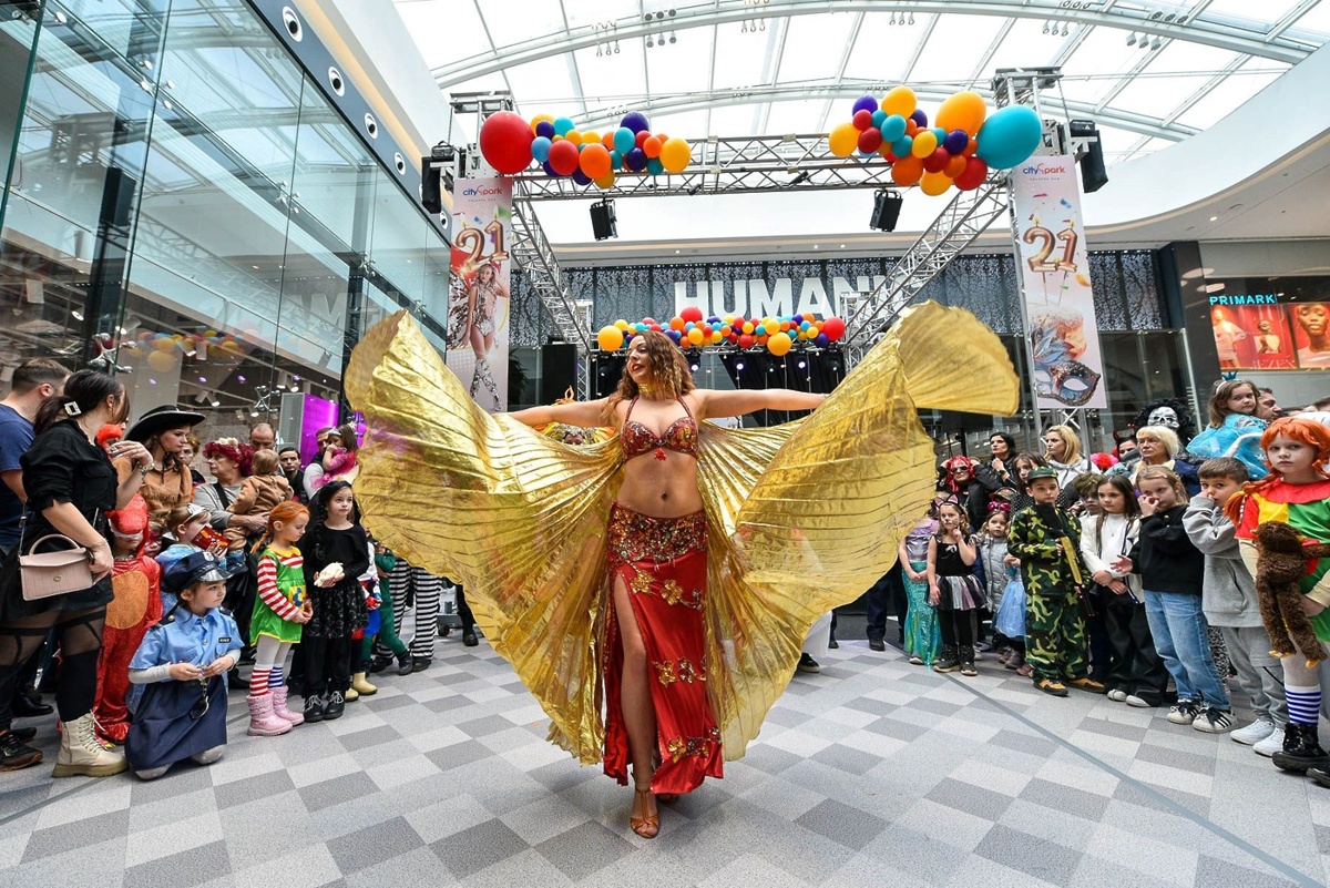 v-soboto-in-torek-bo-velika-pustna-povorka-z-maskotami-plesalci-in-akrobati-ki-bodo-zimo-odganjali-po-nakupovalnih-ulicah.